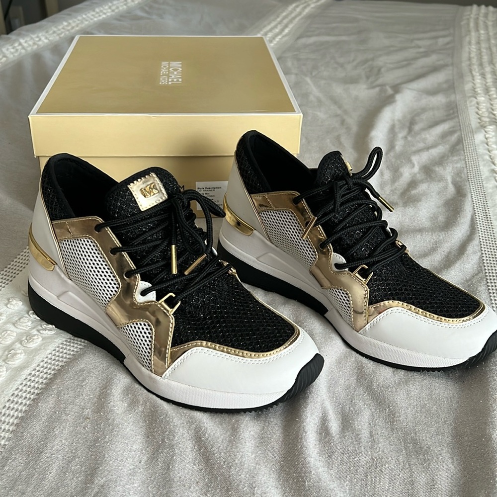 NWT MK 8.5M Shoes
